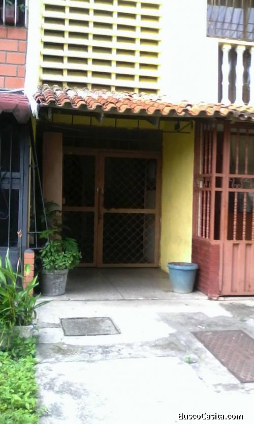 Hermoso y amplio apto en conjunto cerrado