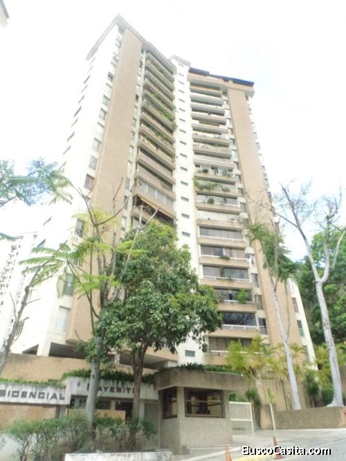 Apartamento en la Urb. Manzanares espacioso, iluminado, precio negociable 