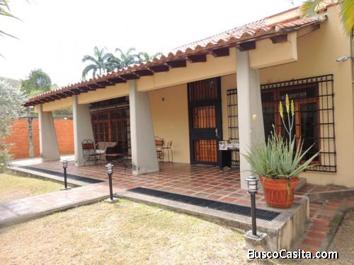 SKY GROUP Vende Casa- Quinta de dos plantas en Urb Barrio Sucre, Maracay Edo Aragua