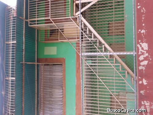 VENDO CASA DE DOS PISOS EN CARACAS PROPATRIA, NAZARENO, DETRAS DEL BLOQUE 7, CALLE CONTINENTE.