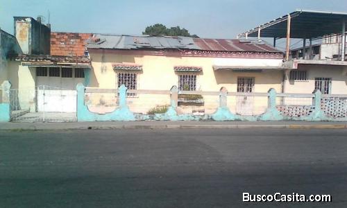 SKY GROUP Vende casa en la Av. 10 de Diciembre cruce con calle Sucre