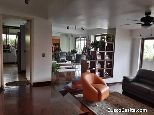 Apartamento/ Los Nisperos 210m² • 4 Habitaciones • 3 Baños • 2 Estacionamintos