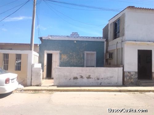 casa grande, a solo 100m de la playa el castillo. 