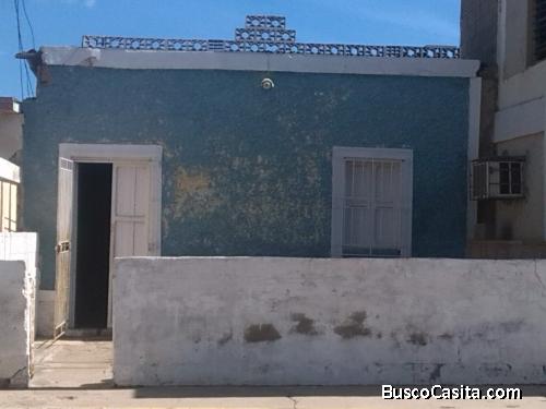 casa grande, a solo 100m de la playa el castillo. 