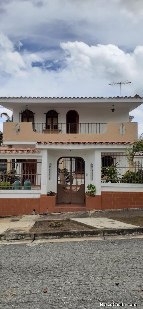 En Venta hermosa casa de esquina en Valencia - Trigal Norte