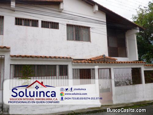 Amplia Casa ubicada en Av. los Próceres