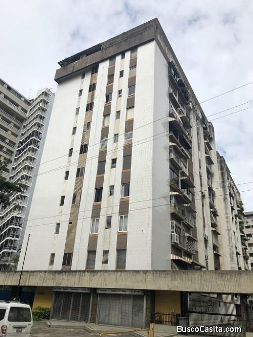 SE VENDE COMODO APARTAMENTO EN LOS PALOS GRANDES