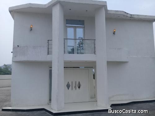 Magnifica Casa tipo Loft en Colinas de Guataparo
