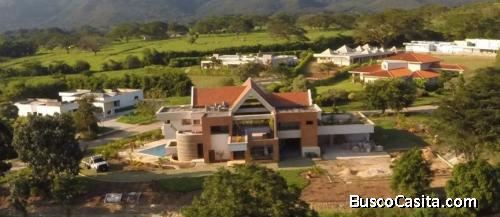 Vendo Magestuosa Mansión en Hato Royal Guataparo