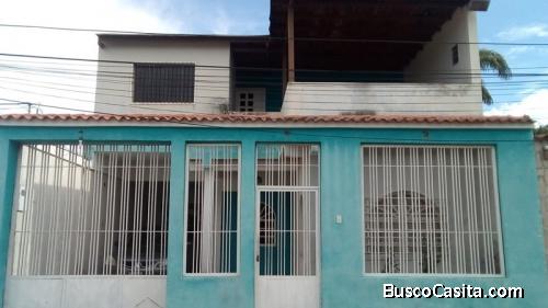 SKY GROUP VENDE Casa de DOS PLANTAS en excelentes condiciones