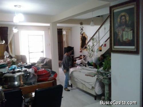 VENDO CASA URB MONTE MARIO