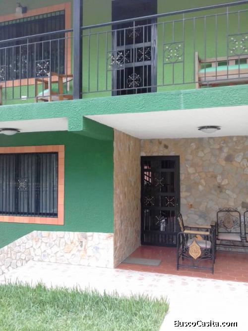 HERMOSA CASAQUINTA TIPO CHALET VALERA