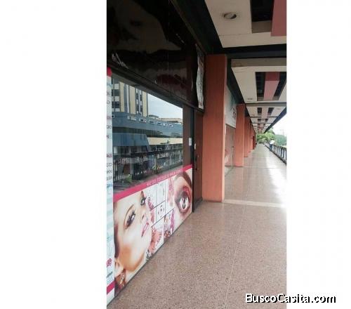 SKY GROUP Vende favorable local comercial en el CC. Parque Aragua.