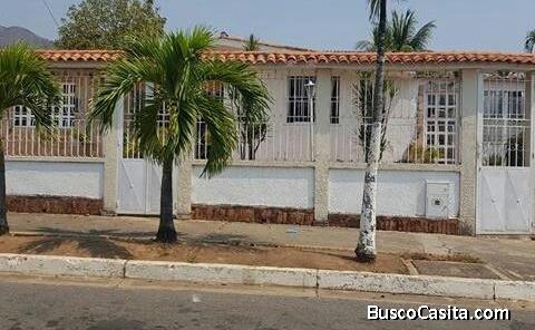 CASA DE ESQUINA ESMERALDA