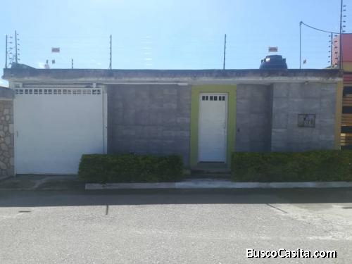 Casa de 3 Hab, 2 Baños, Sala comedor, Cocina Empotrada, Est. Patio, Forche, Porton Electrico