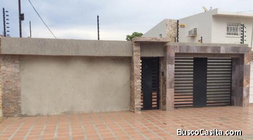 BELLA CASA EN LA URB. LA COROMOTO