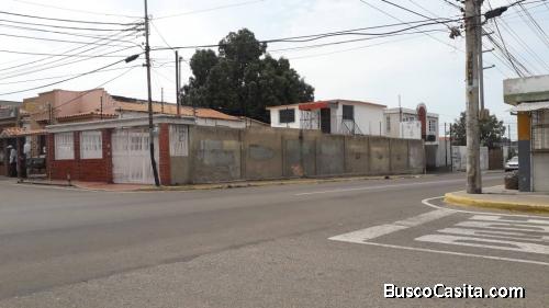 Casa comercial con excelente  ubicación, entre Av. 15 y Av. 16