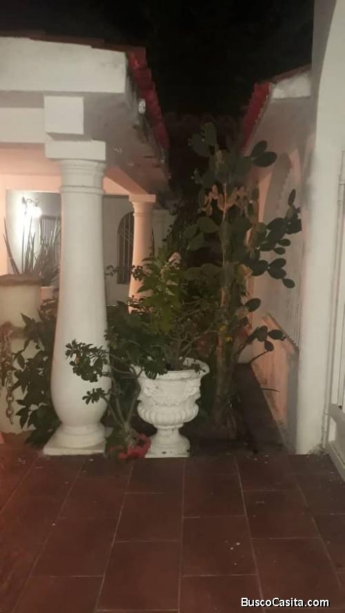 Vendo espectacular casa en zona comercial estrategica todo centrico San felix 