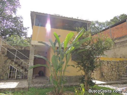 SKY GROUP Vende Bella Casa en la avenida principal El Castaño, Maracay 