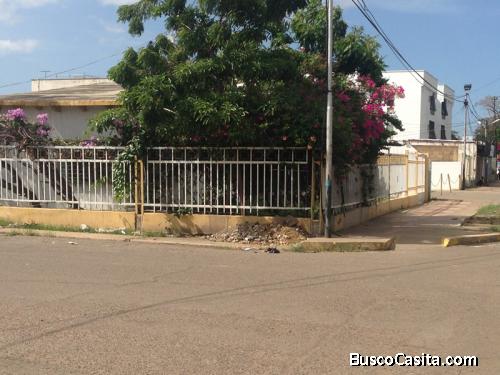 SE VENDE TERRENO EN LA AV LOS MEDANOS