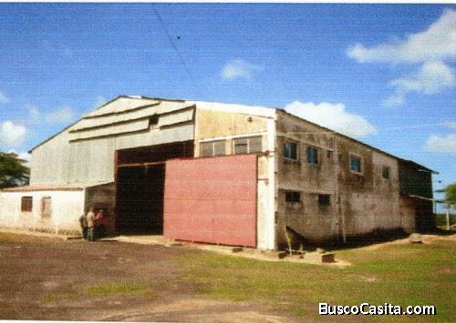 SE VENDE AMPLIO GALPON EN CUMAREBO