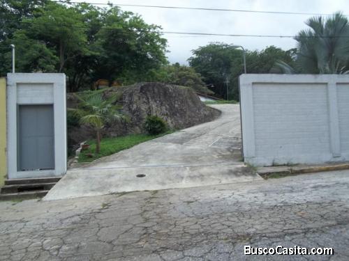 Vendo terreno  de 2.704 mts2, zona exclusiva y privada Los Rauceos, El Limón.