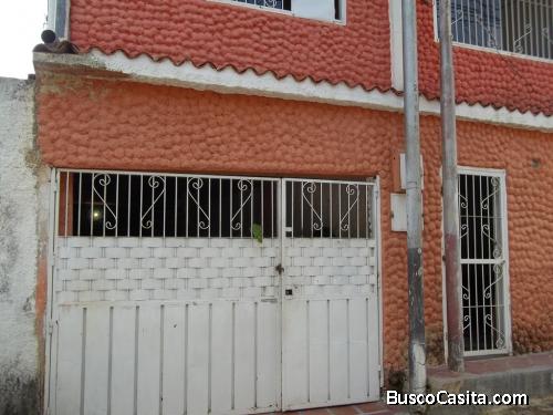 Vendo casa sector caja de agua, El Limón, Maracay.