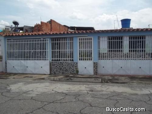 Vendo Amplia y cómoda casa en La Esmeralda Maracay