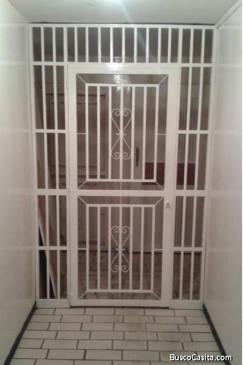 SKY GROUP Vende Apartamento en Conjunto Residencial Los Mangos Av Constitución entre Calle Vargas y 