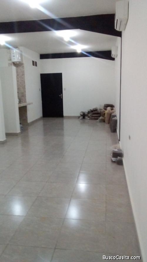 SKY GROUP VENDE Galpón de 260.78 mts2, ubicado en Avenida Constitución sentido Peaje de Tapa-Tapa, t