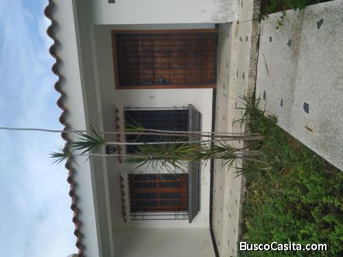 PENELOPEBIENES VENDO CASA EN VENTA EN LOMAS DEL ESTEVALENCIA 04144215494