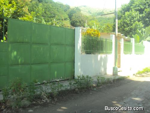 Comoda casa precio de remate...