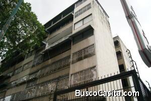 EXCELENTE APTO PARA REMODELAR, PAREJAS ANCIANOS O COMO INVERSION