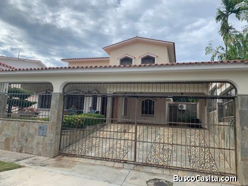 Casa En Venta Urb. La Viña, Valencia. VB19-18