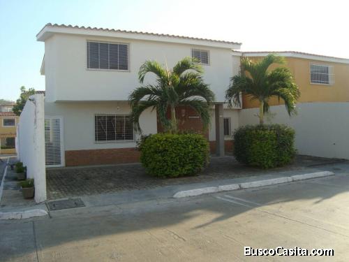 INMOBILIARIA JURIDICA M&M HOUSE IURIS C.A VENDE: HERMOSA QUINTA
