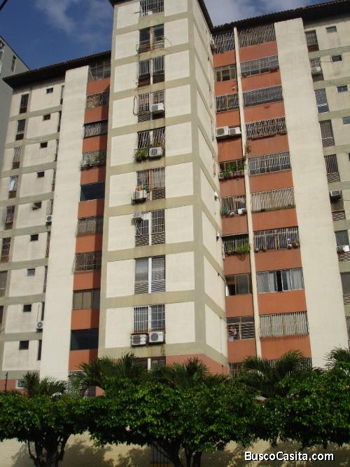 SE ALQUILA APARTAMENTO CERCA DE LAS TRINITARIAS