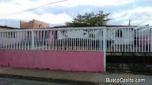 Casa en la entrada del Perú casi frente a la bomba
