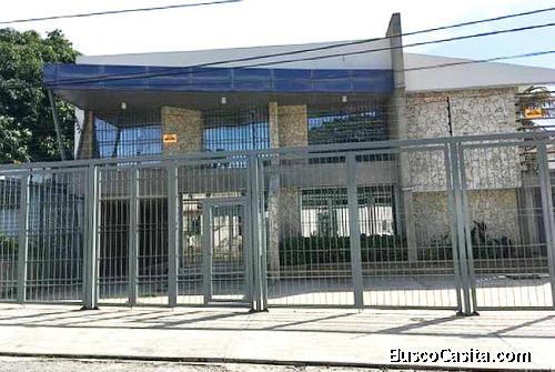 Se Vende Amplio Local Urb. Los Colarados Valencia - YLO1