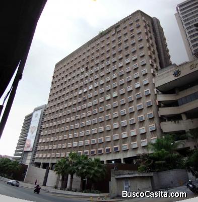 EXCELENTE OFICINA de ubicación privilegiada. Espectacular vista. Al lado del Hotel Meliá Caracas.