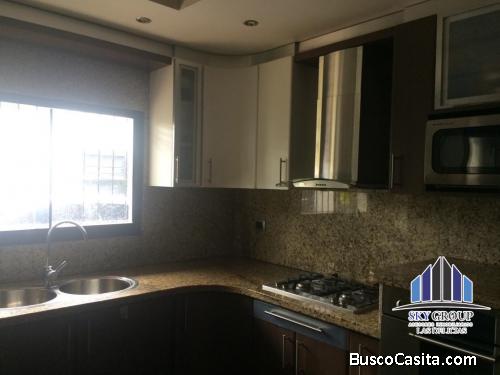 SKY GROUP Las Delicias Vende hermosa Quinta en la Urbanización La Fontana ubicada en la prolongación