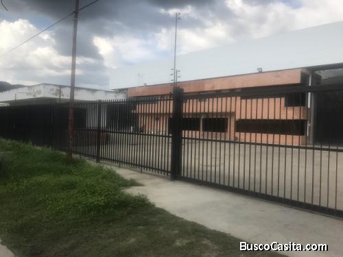 Galpon En Alquiler Urb. Paraparal, Valencia. YB19-36