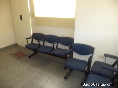 ALQUILO OFICINA EN PLAZA VENEZUELA