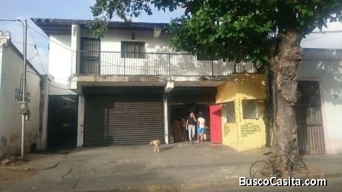 edificio con locales comerciales y 7 apartamentos tipo estudio