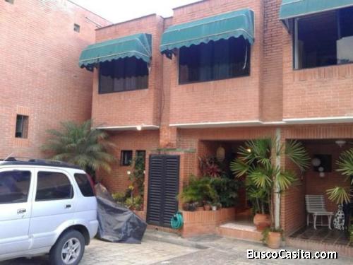 VENTA TOWNHOUSE EN PARQUE ORIPOTO MLS #19-18040