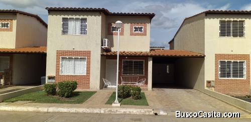 selindo Vende Tonw House listo de habitar