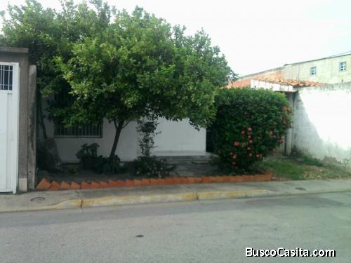 SKY GROUP Vende cómoda casa en Urb. Parque Residencial Araguaney
