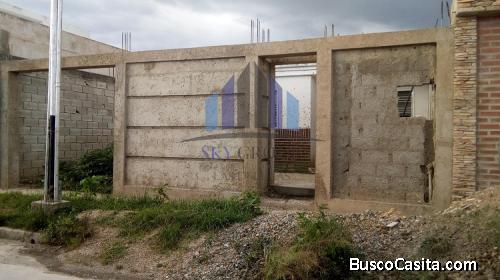 SKY GROUP Vende Casa en Obra Gris a Remodelar en Urb La Ciudadela de Cagua 