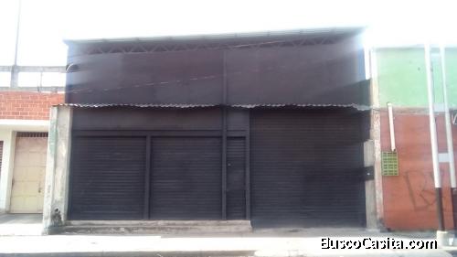 SKY GROUP VENDE Galpón de 260.78 mts2, ubicado en Avenida Constitución