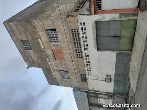 Casa y Galpón 