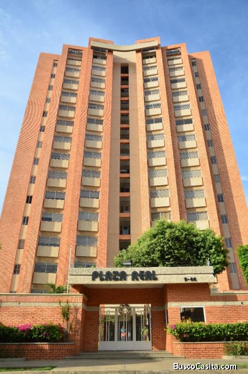 En Alquiler Apartamento en Edificio Plaza Real Sector Tierra Negra